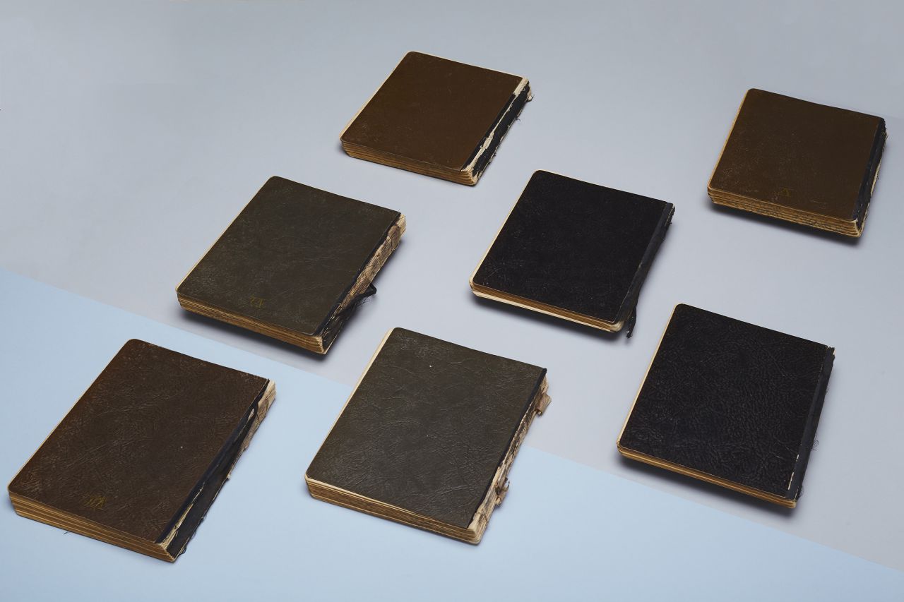 Cahiers Kind tusschen vier vrouwen