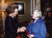In april 1993 wordt Hella S. Haasse op Paleis Huis ten Bosch door koningin Beatrix onderscheiden met de Eremedaille in Goud in de Huisorde van Oranje