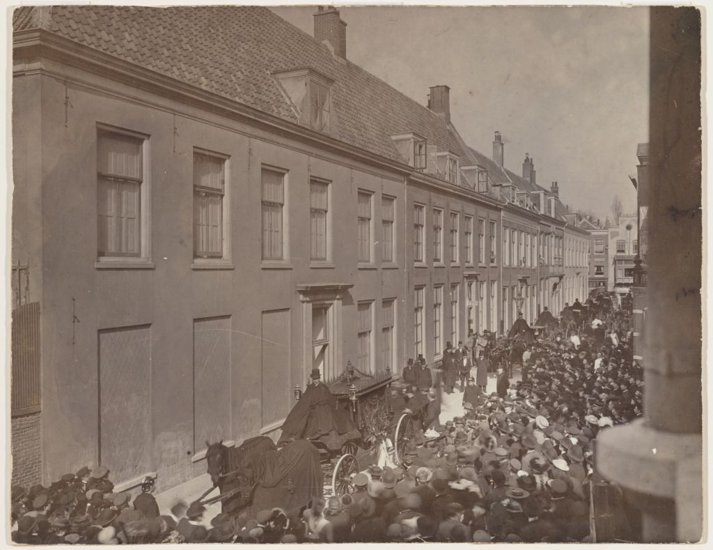 Begrafenisstoet bij de uitvaart van Beets, 1903
