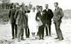 Met zijn bruid Leni Mengelberg, omringd door de leden van De Gemeenschap, 20 juli 1927