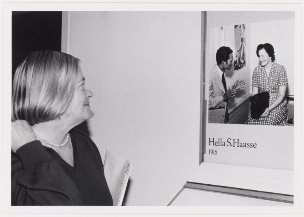 Hella S. Haasse kijkt naar Hella S. Haasse. Literatuurmuseum, 1993