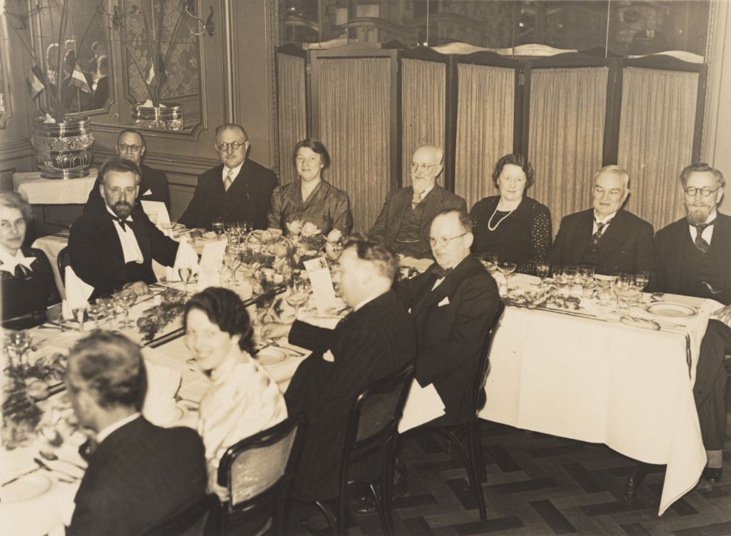 Nico van Suchtelen (achterste rij, vierde van rechts), 1939