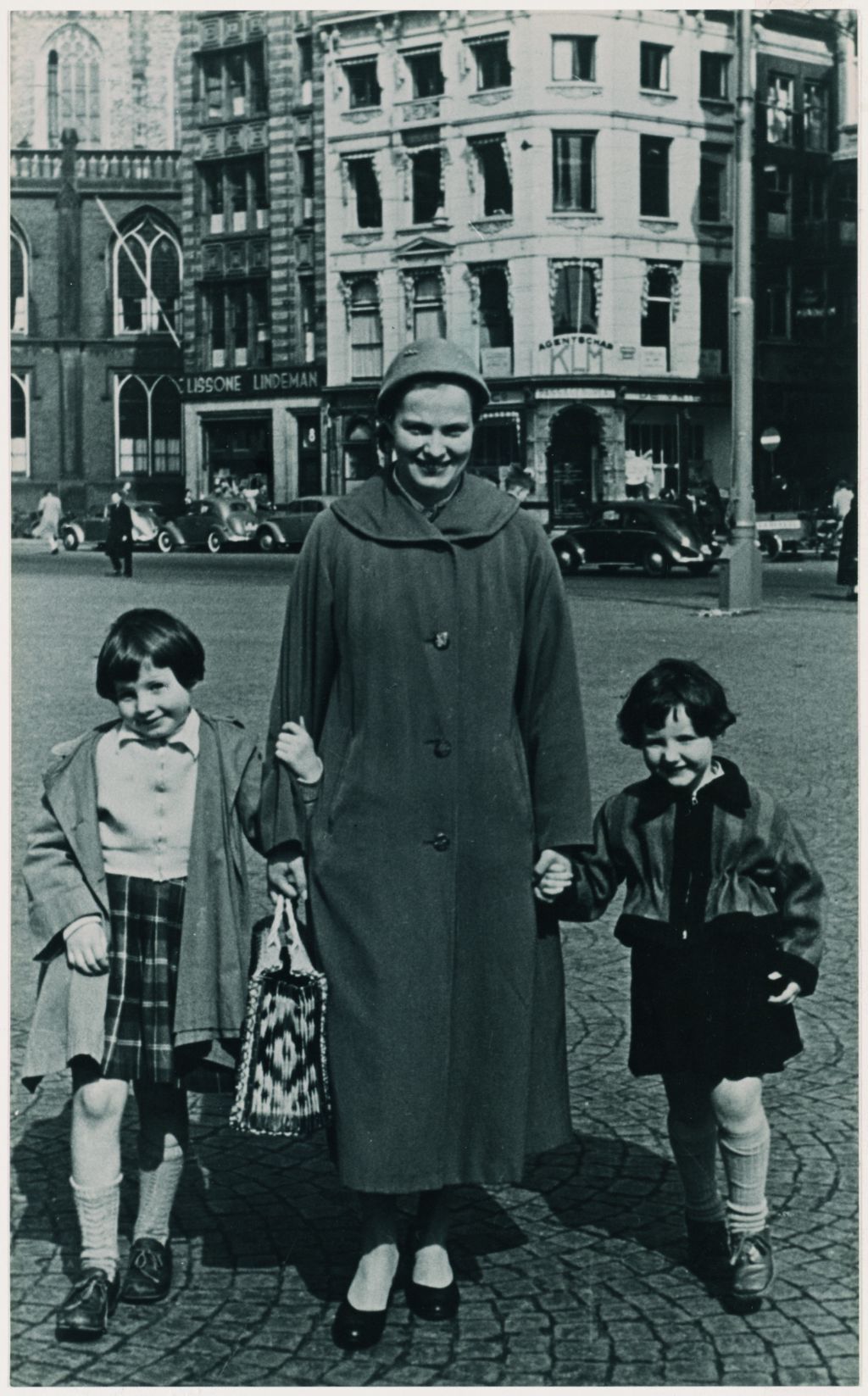 Met haar dochters op de Dam in Amsterdam