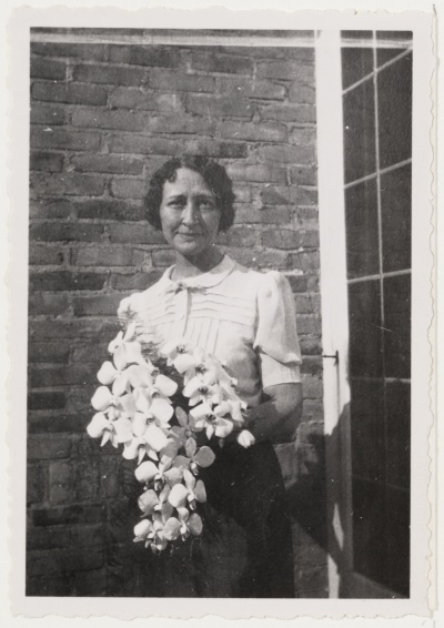 Emmy van Lokhorst op de dag van haar huwelijk met Paul Hugenholtz (20 april 1938)