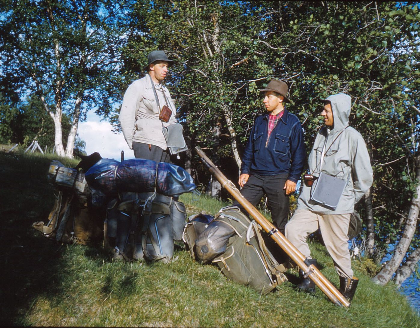 918 (30) Vertrek uit Skoganvarre. Van l.n.r.: Skalvald, Akselsen, Fjellang
