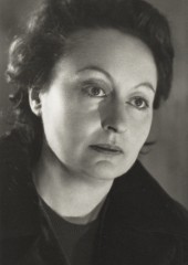  Ida Simons