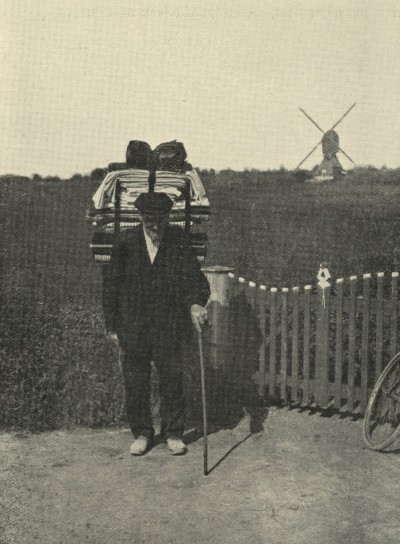 ‘Twee vertegenwoordigers van een uitstervend ras.’ (De roep der velden, 1927)
