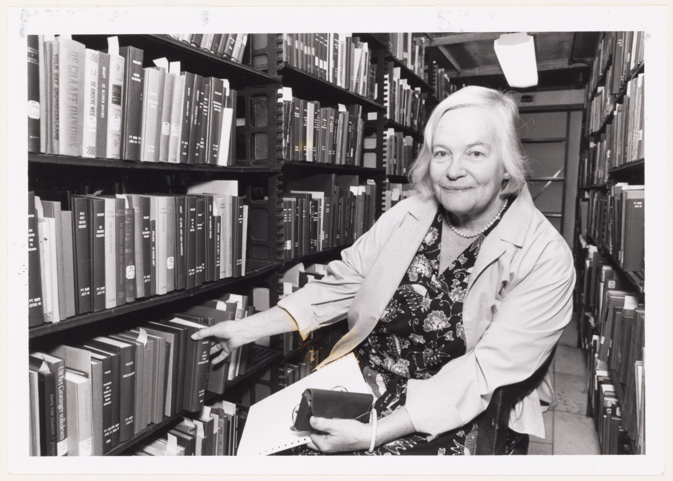 Bij haar eigen boeken in de Library of Congress in Washington