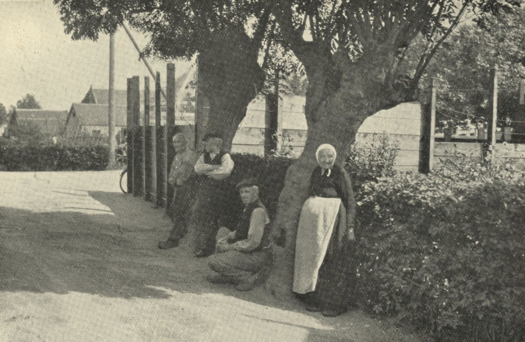 &lsquo;Drie oude kerels en een eeuwenoud moedertje.&rsquo; (<i>De roep der velden</i>, 1927)
